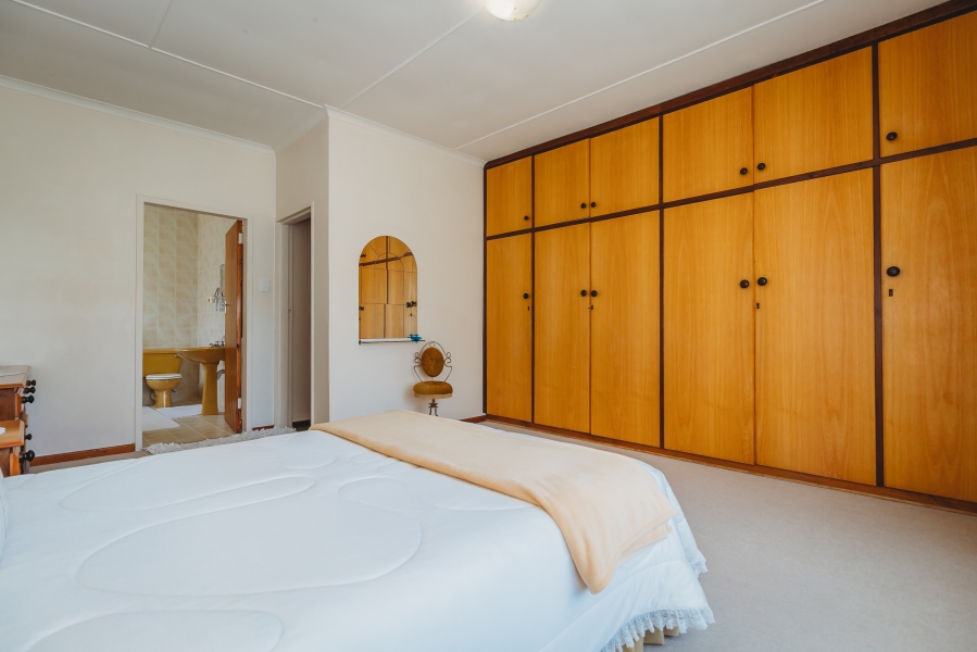 5 Bedroom Property for Sale in Denneoord Western Cape